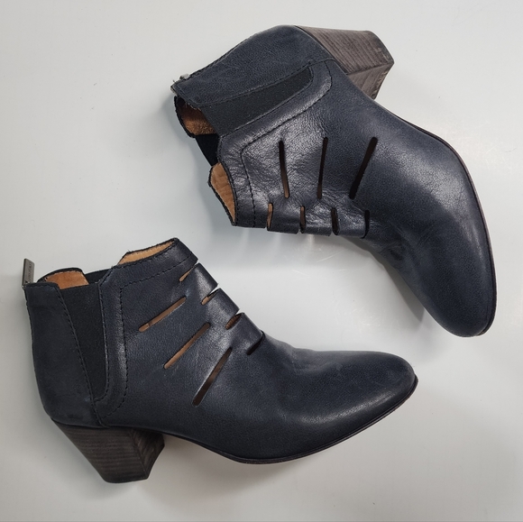 Aquatalia Marvin K Frieda ankle boots leather Gray Cutout booties size 8 - Picture 1 of 8